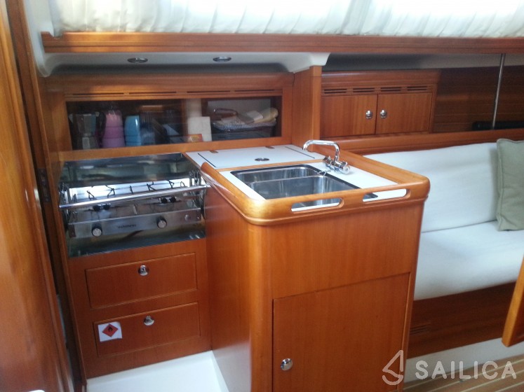 Elan 31 - Yacht Charter Sailica