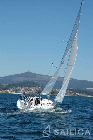 Elan 31 - Yacht Charter Sailica