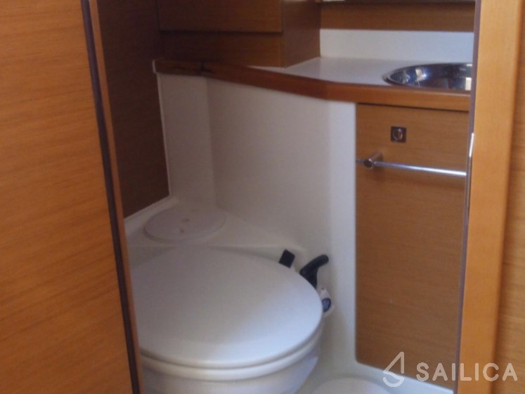 Sun Odyssey 379 - Yacht Charter Sailica