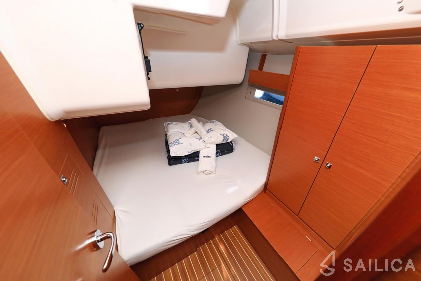 Dufour 412 GL - Yacht Charter Sailica