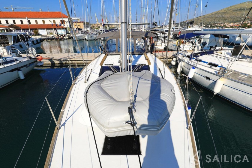 Dufour 412 GL - Yacht Charter Sailica
