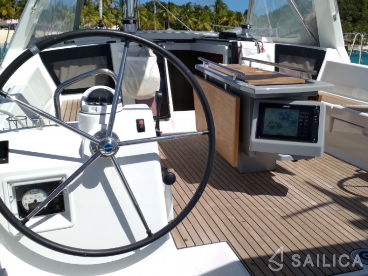Oceanis 45 - Yacht Charter Sailica