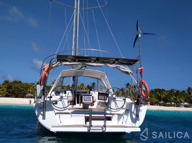 Oceanis 45 - Yacht Charter Sailica