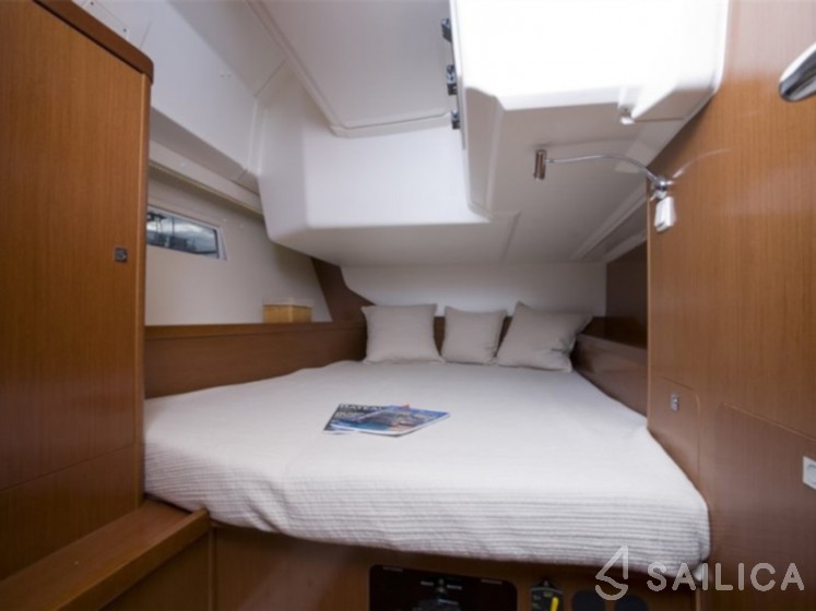 Oceanis 45 - Yacht Charter Sailica