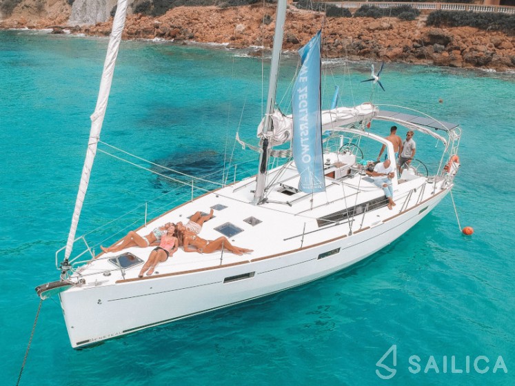 Oceanis 45 - Yacht Charter Sailica