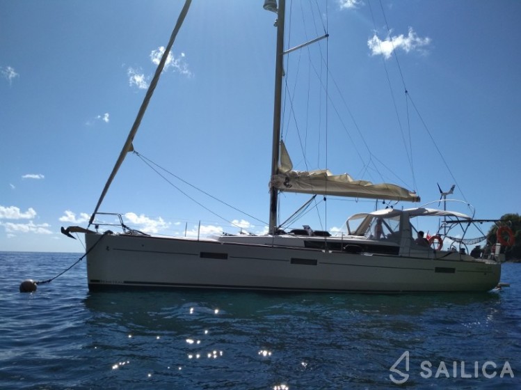 Oceanis 45 - Yacht Charter Sailica