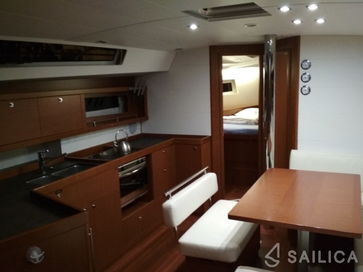 Oceanis 45 - Yacht Charter Sailica