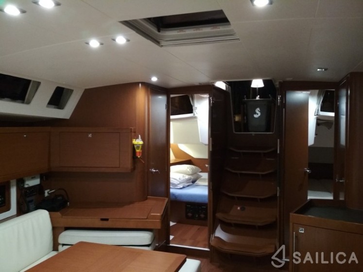 Oceanis 45 - Yacht Charter Sailica