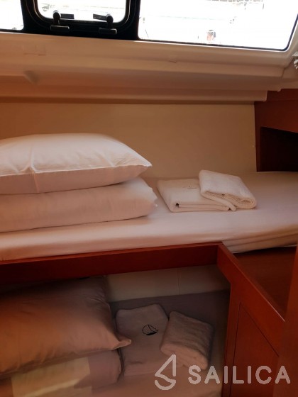 Oceanis 48 - Yacht Charter Sailica