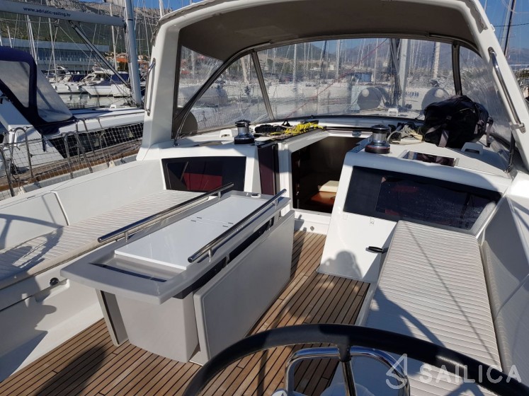Oceanis 48 - Yacht Charter Sailica