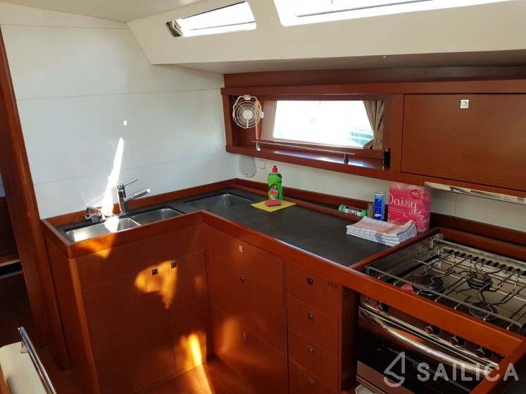 Oceanis 48 - Yacht Charter Sailica