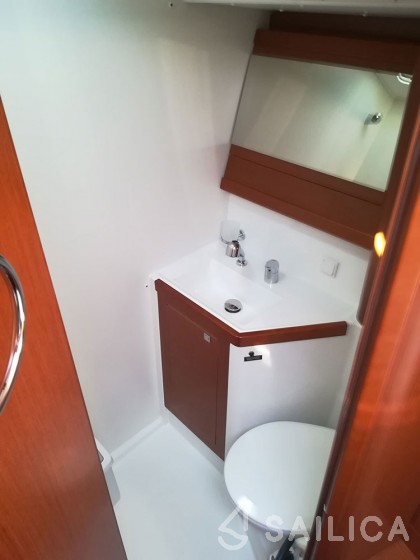 Oceanis 48 - Yacht Charter Sailica