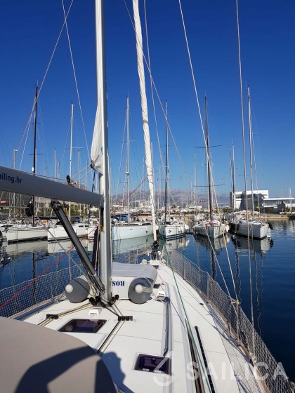 Oceanis 48 - Yacht Charter Sailica