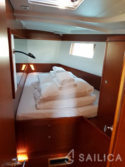 Oceanis 48 - Yacht Charter Sailica