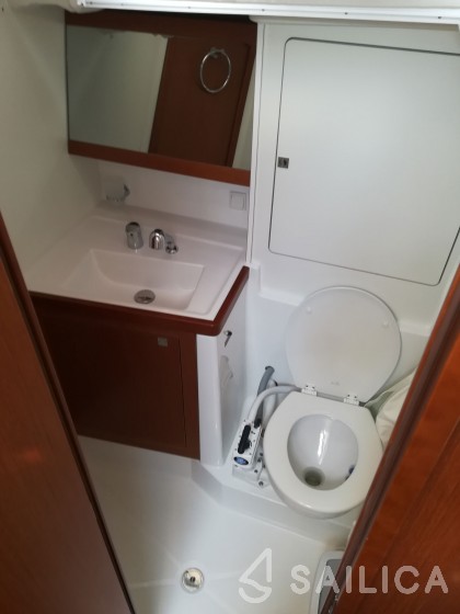 Oceanis 48 - Yacht Charter Sailica