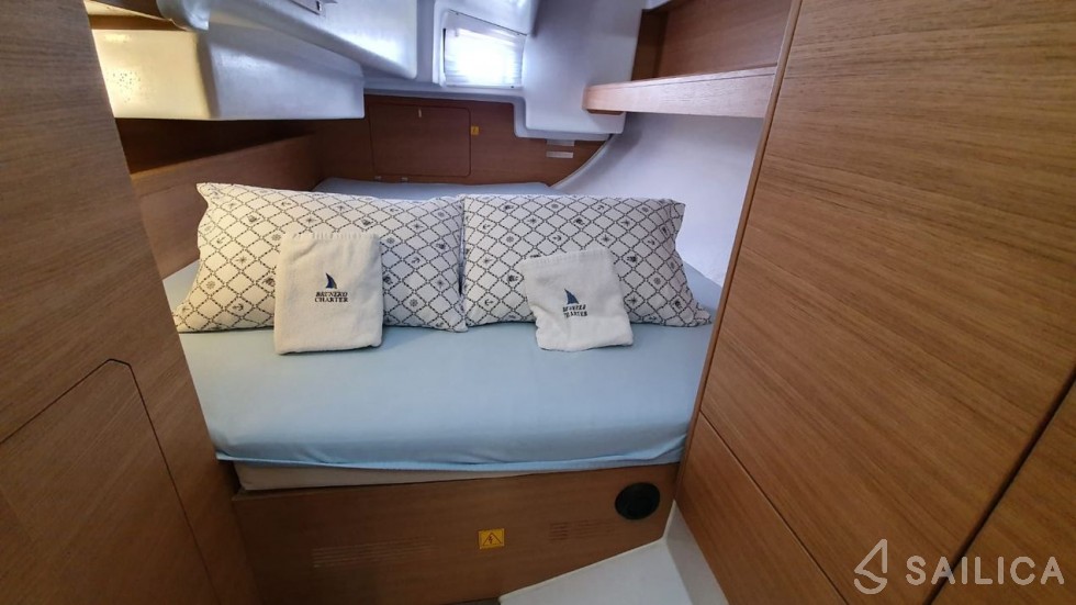 Elan E4 - Yacht Charter Sailica