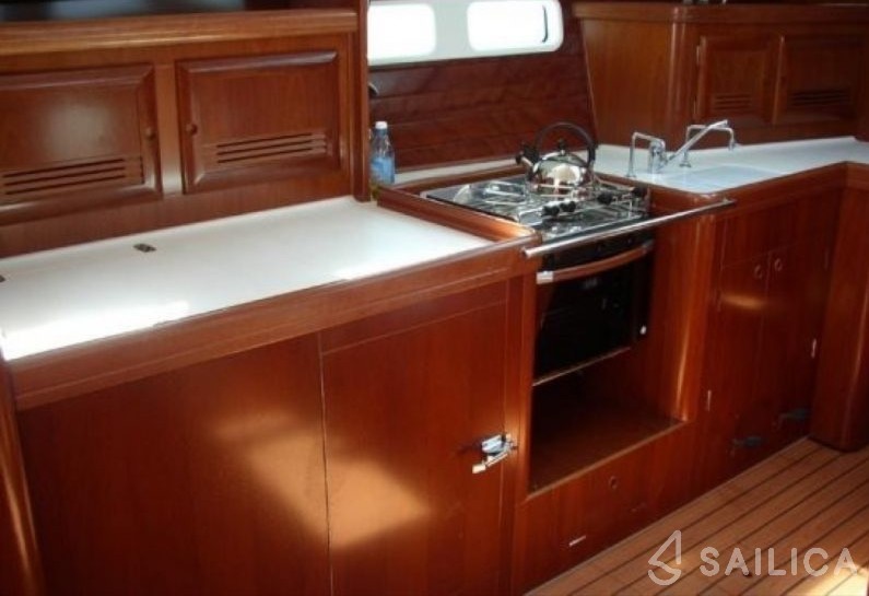 Oceanis 473 - Yacht Charter Sailica