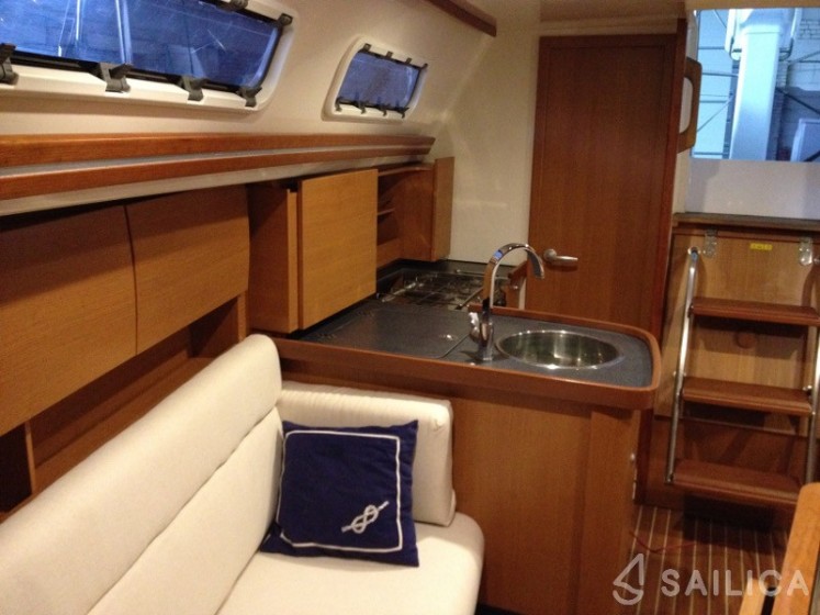 Hanse 325 - Yacht Charter Sailica