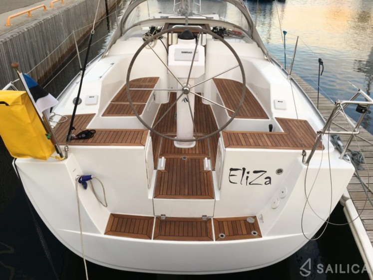 Hanse 325 - Yacht Charter Sailica