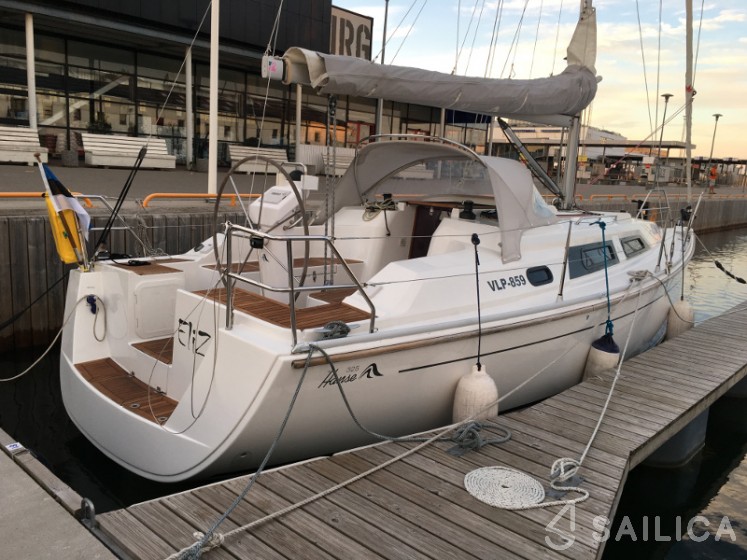Hanse 325 - Yacht Charter Sailica