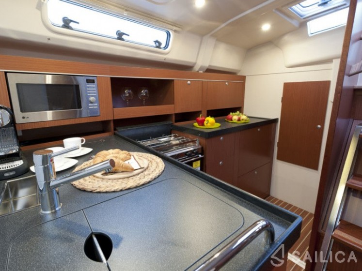 Hanse 385 - Yacht Charter Sailica