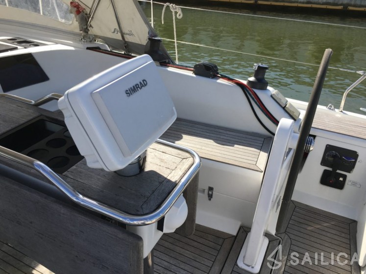 Hanse 385 - Yacht Charter Sailica