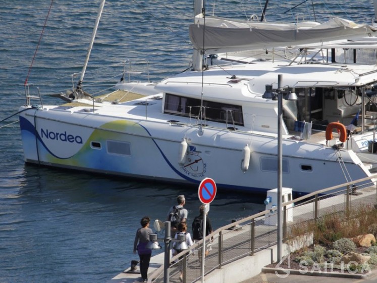 Lagoon 421 - Yacht Charter Sailica