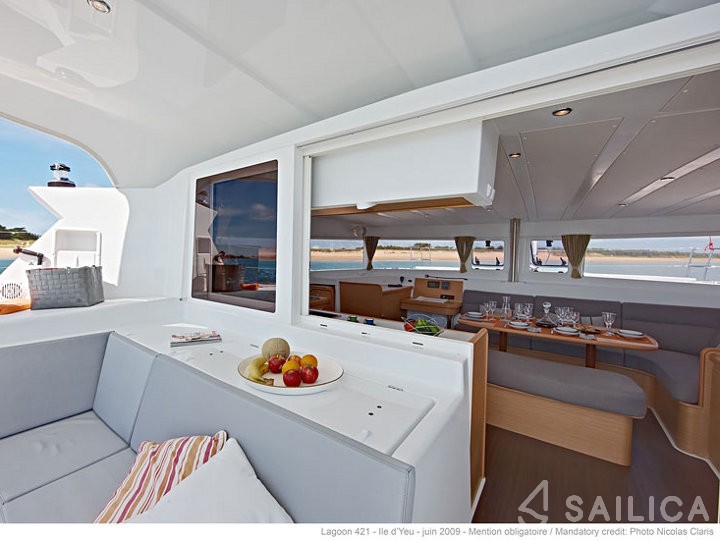 Lagoon 421 - Yacht Charter Sailica