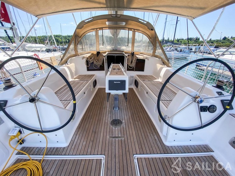 Dufour 382 GL - Yacht Charter Sailica
