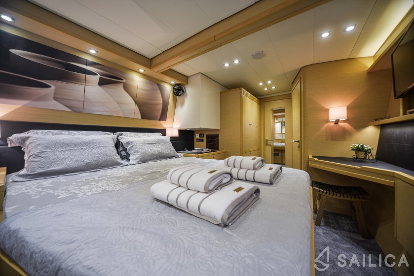 Lagoon 560 S2 - Yacht Charter Sailica