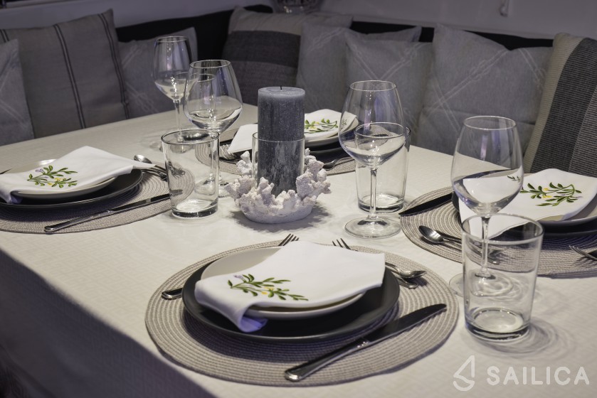 Lagoon 560 S2 - Yacht Charter Sailica