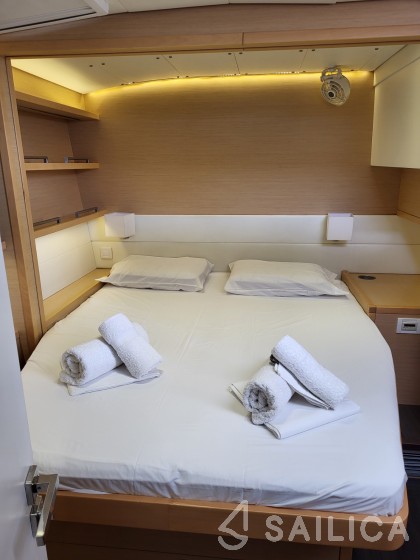 Lagoon 560 S2 - Yacht Charter Sailica