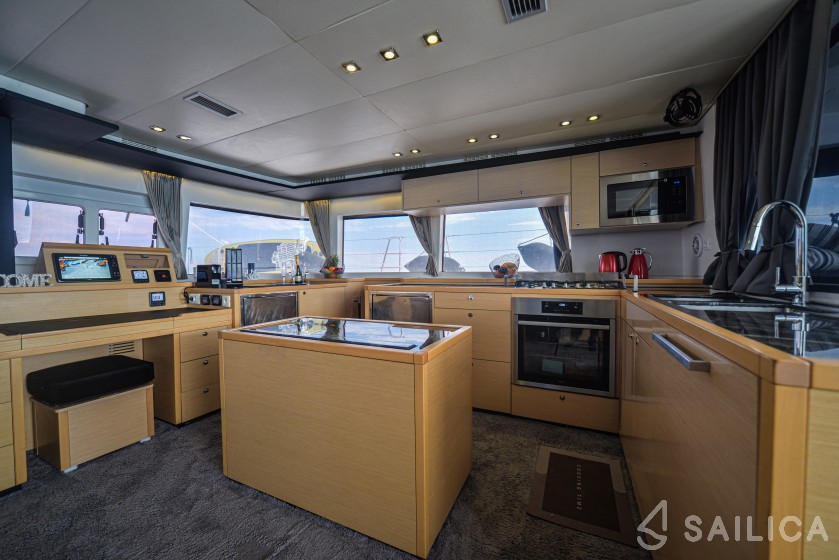 Lagoon 560 S2 - Yacht Charter Sailica
