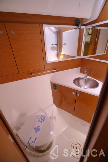Jeanneau 57 - Yacht Charter Sailica