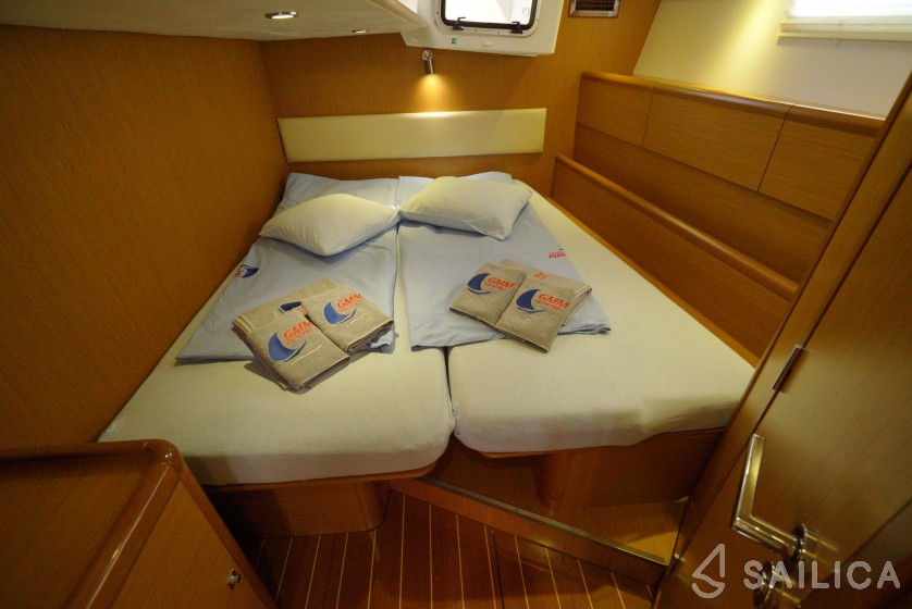 Jeanneau 57 - Yacht Charter Sailica