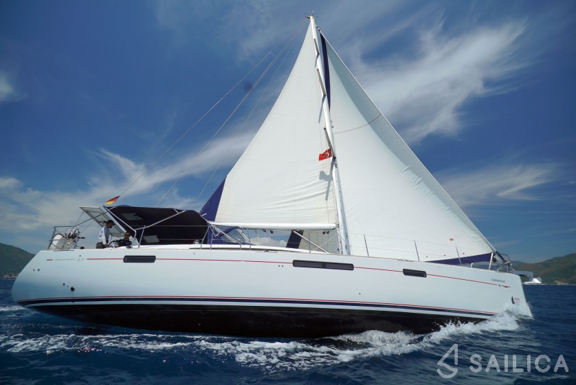 Jeanneau 57 - Yacht Charter Sailica