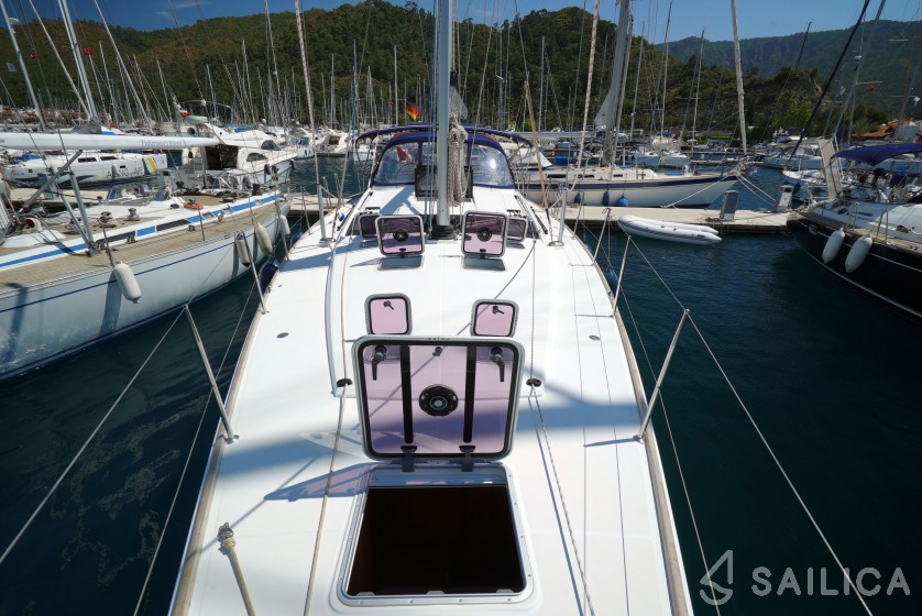 Jeanneau 57 - Yacht Charter Sailica