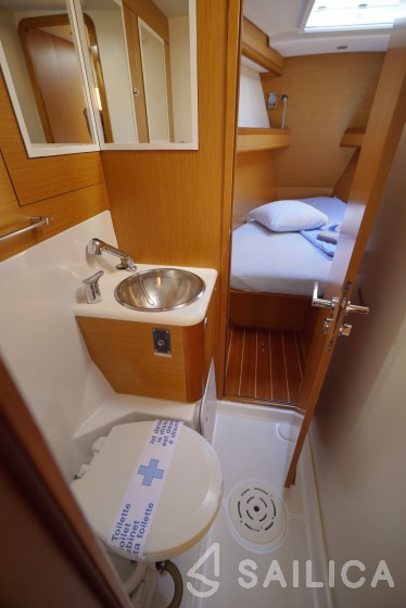 Jeanneau 57 - Yacht Charter Sailica