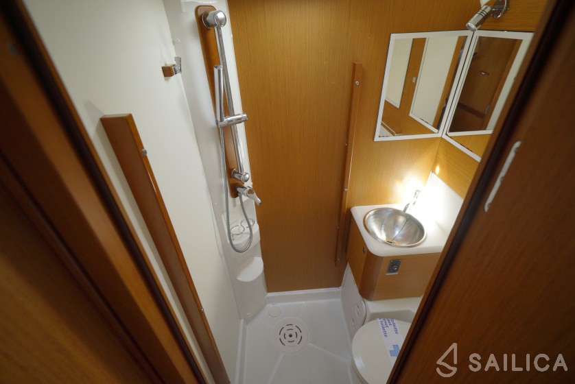 Jeanneau 57 - Yacht Charter Sailica