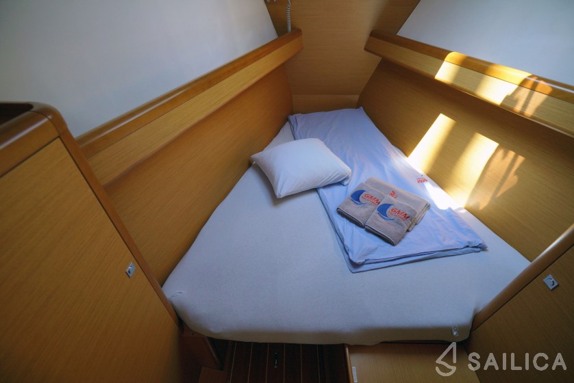 Jeanneau 57 - Yacht Charter Sailica