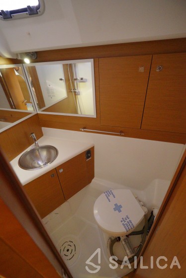 Jeanneau 57 - Yacht Charter Sailica