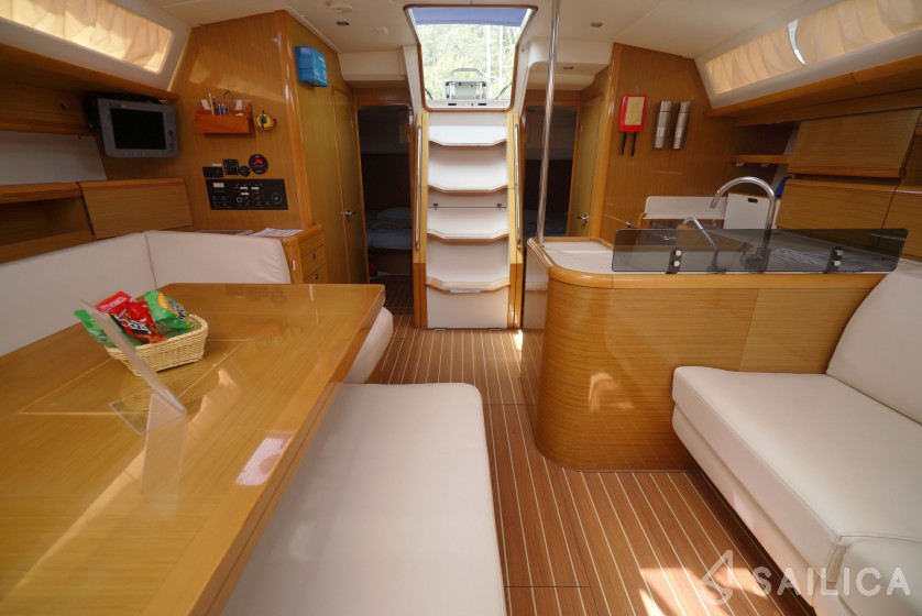 Jeanneau 53 - Yacht Charter Sailica