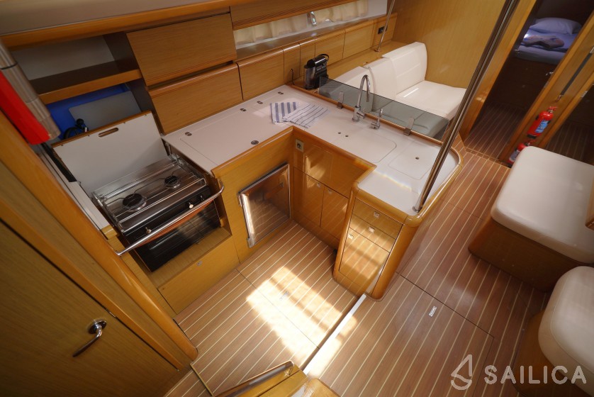 Jeanneau 53 - Yacht Charter Sailica