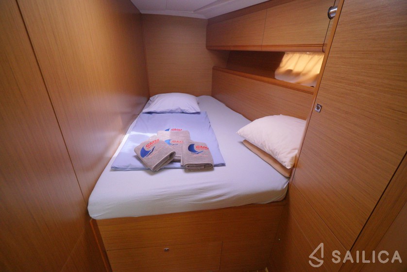 Jeanneau 53 - Yacht Charter Sailica