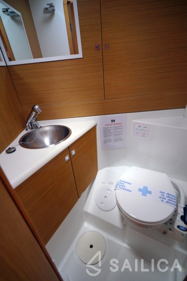 Jeanneau 53 - Yacht Charter Sailica