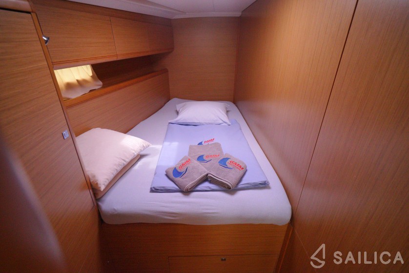 Jeanneau 53 - Yacht Charter Sailica