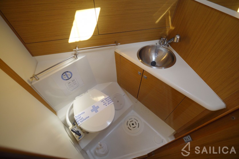 Sun Odyssey 49i - Yacht Charter Sailica