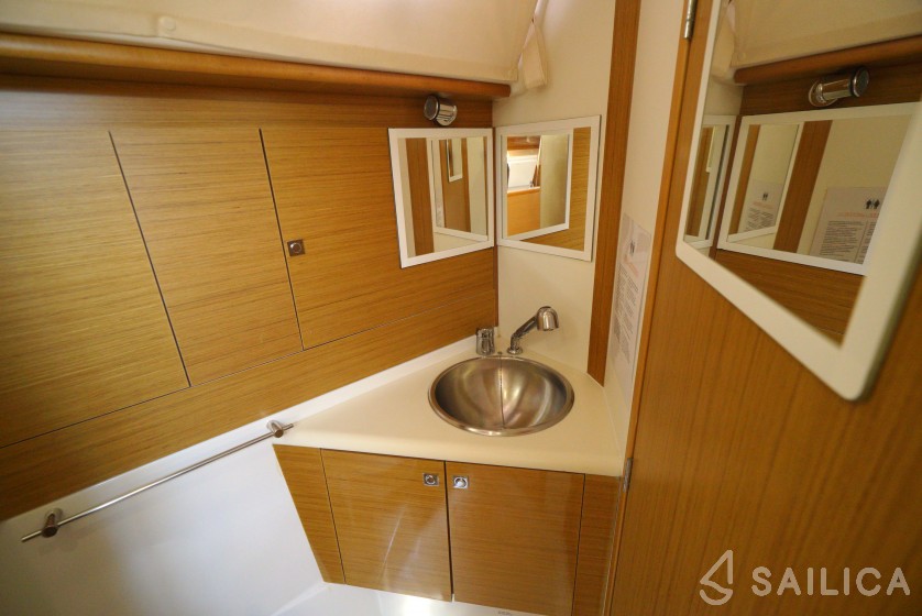 Sun Odyssey 49i - Yacht Charter Sailica