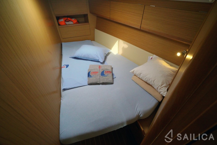 Sun Odyssey 49i - Yacht Charter Sailica