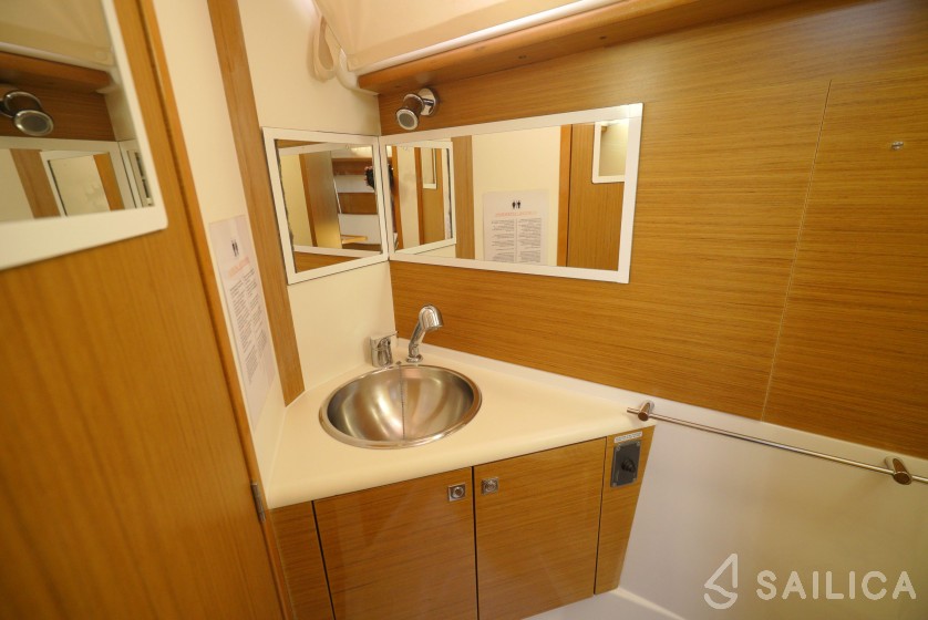Sun Odyssey 49i - Yacht Charter Sailica